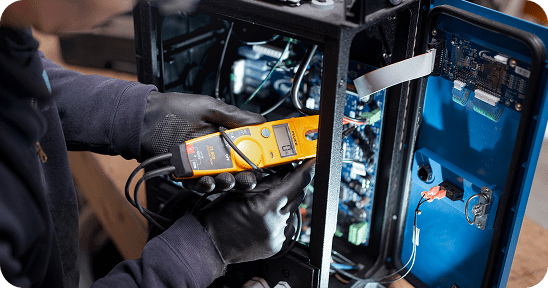 Photos pour illustrer la compatibilité multimarques du stock de pièces détachées pour machines hotmelt d'HM tech